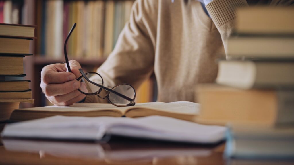 Βιβλιογραφία με αναφορές στην 9η Σεπτεμβρίου 1944 και την εξόντωση των κατοίκων του Άνω Καρυοφύτου