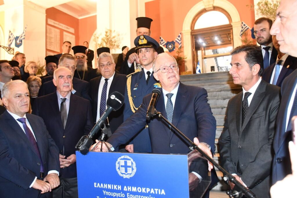 Στην έκθεση «Ζωντανεύοντας την Ιστορία» – το αίτημα του Άνω Καρυοφύτου