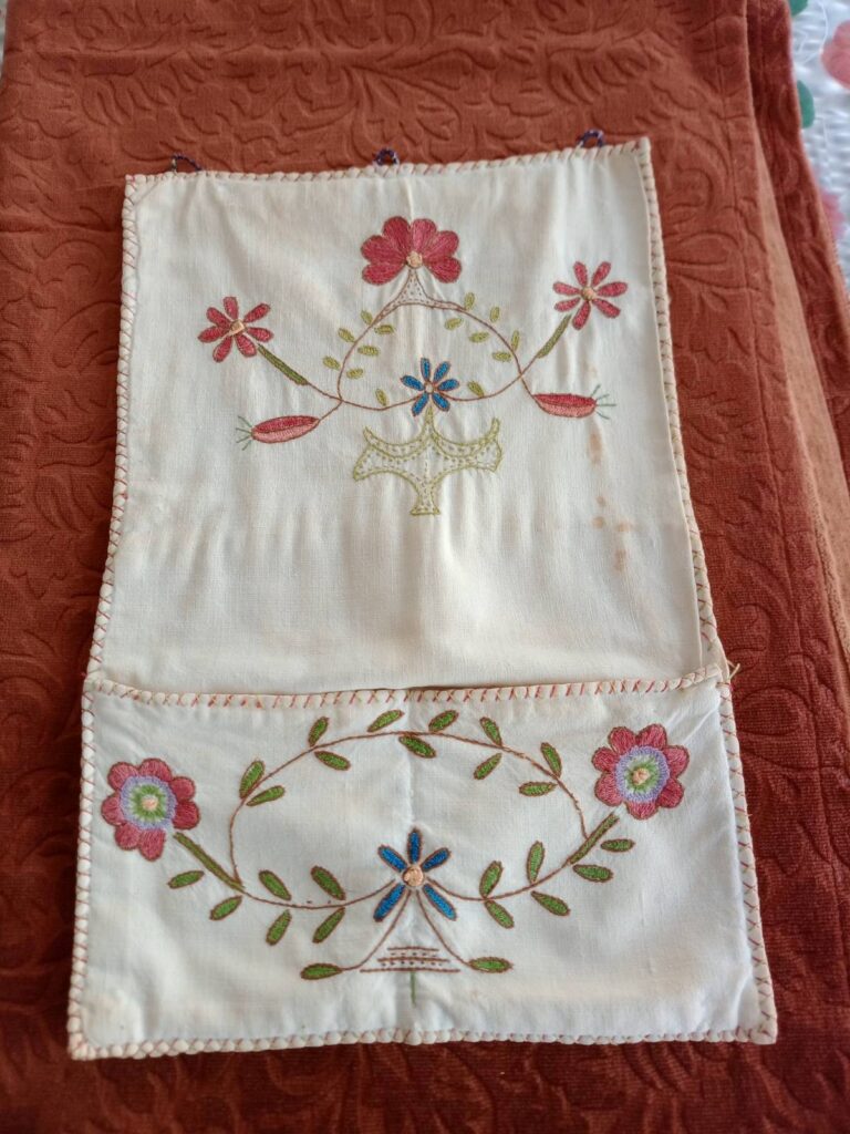 Χειροποίητη θήκη για είδη περιποίησης